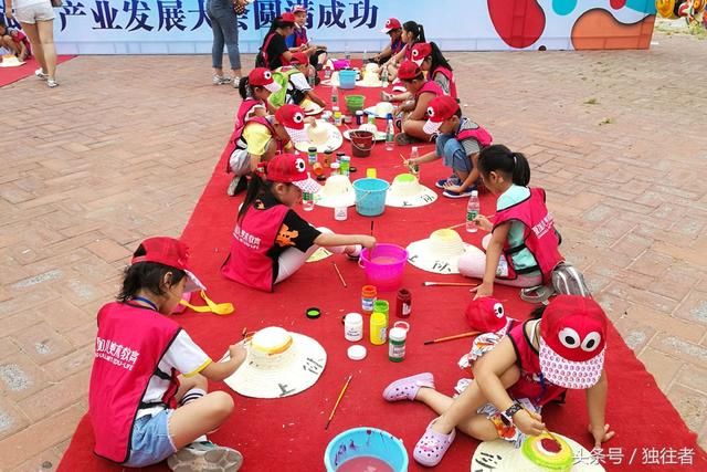 草帽小哥阿妹，新时尚的绘就者