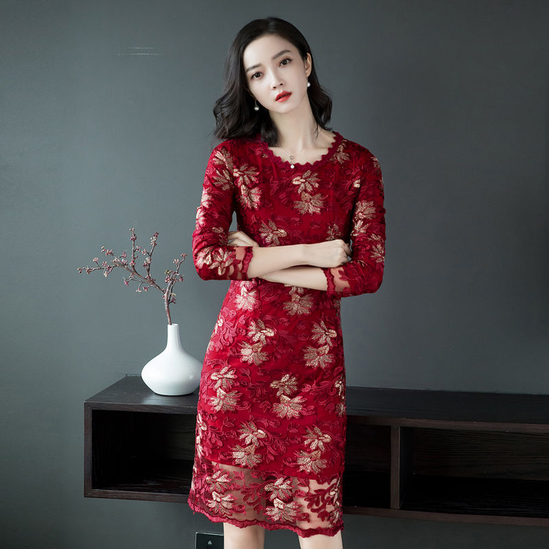 有一种美叫“宝石蓝”秋裙，媲美十件旗袍，虽贵，但美得直入心坎