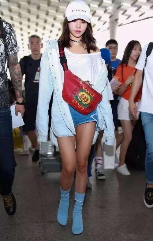 蔡依林也真敢穿！裤子都快穿到胸了！网友：腿短穿到脖子都没用！