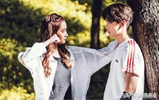 网曝关晓彤深夜发文疑似分手，王思聪隔空示爱高调喊话，鹿晗：好