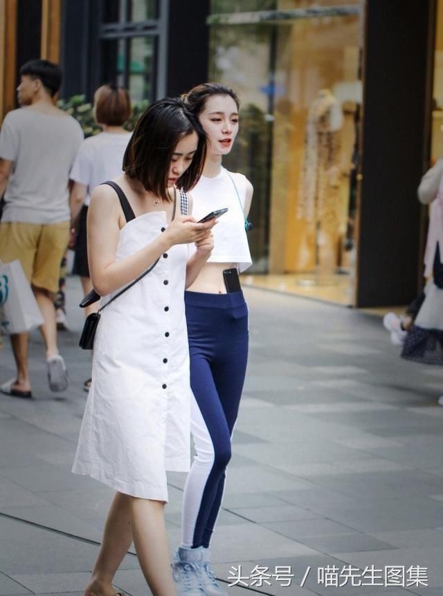 潮流街拍:端庄的女人穿搭，看似简单大方得体，又不失优雅气质