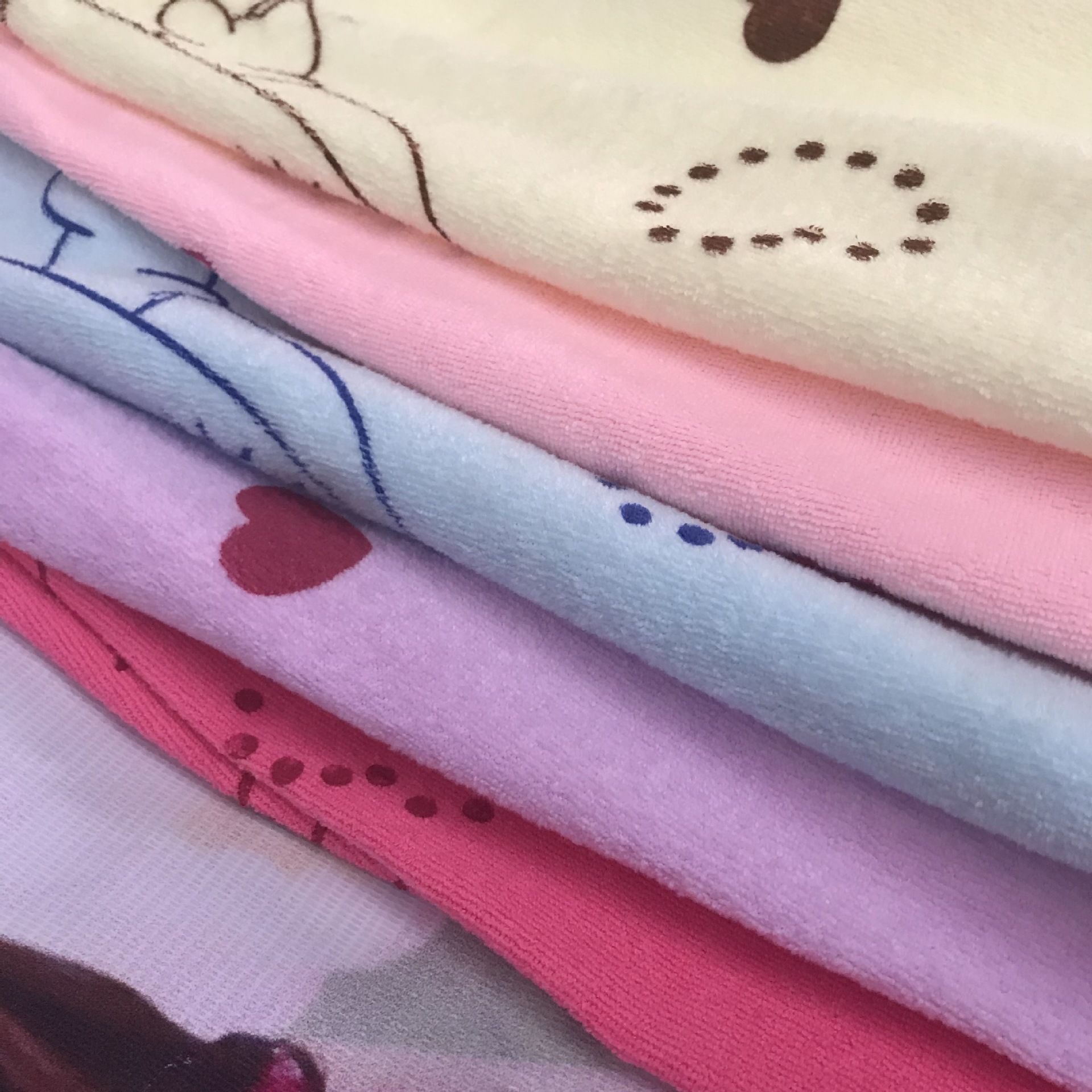 丰满女人不好看?看看下面这丰腴挺翘，紧而不露，让人一饱眼福