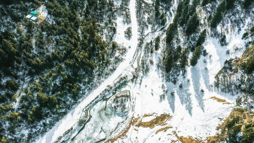 一座佛道共存的寺庙，几位饱经沧桑的信徒