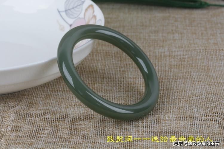  拥有@致契阔：女人一生拥有几个玉手镯才算完美