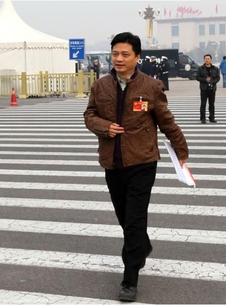 小崔凌晨实锤585名偷税漏税人员，网友们却都是一边倒的支持！