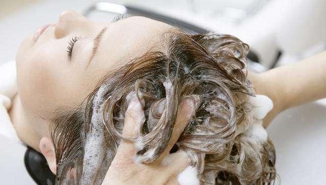 发质@可能你也在用,这3款洗发水被列入“黑名单”!可能会损失发质