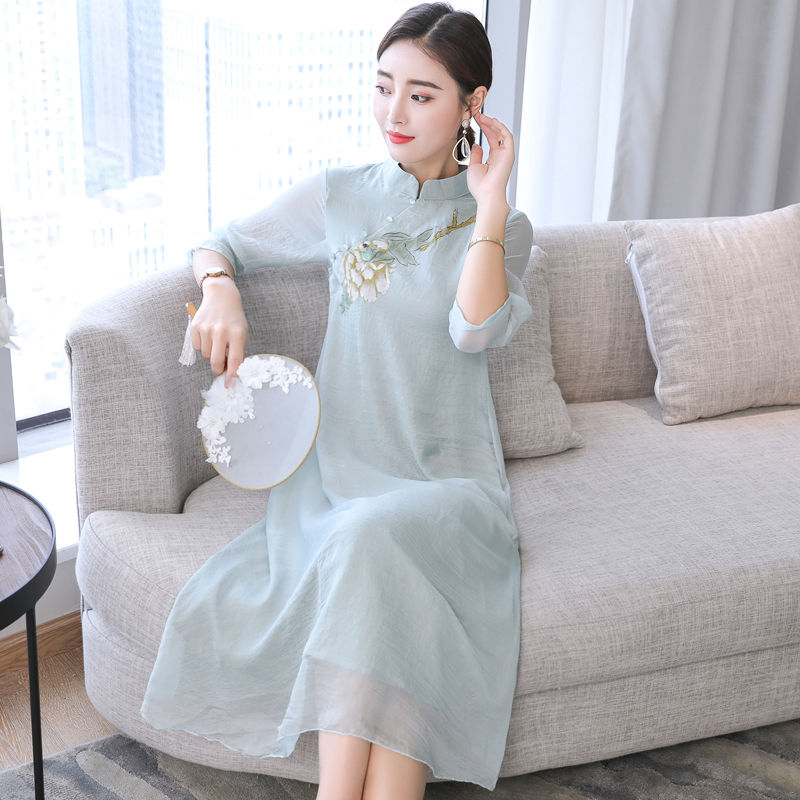 夏天，人人都穿短裤、露背裙，撞衫很尴尬?试试旗袍搭配丁字裤