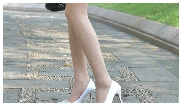时尚穿搭：好看又倍显气质的高跟鞋，轻松让女人们更显高挑与性感