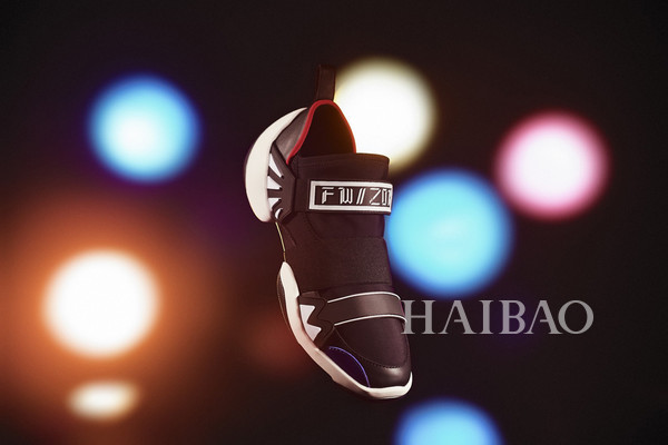 Giuseppe Zanotti 最新推出「JUMP R18」