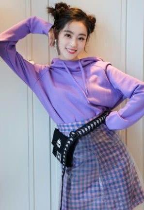 祝绪丹真是太会玩了，竟用“U盘”做耳环！肯定是迪丽热巴教的！